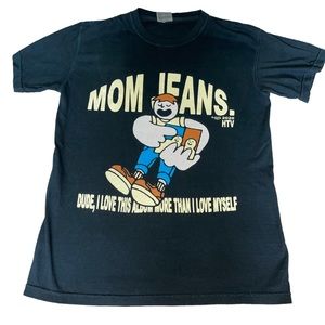 mom jeans. t-shirt
